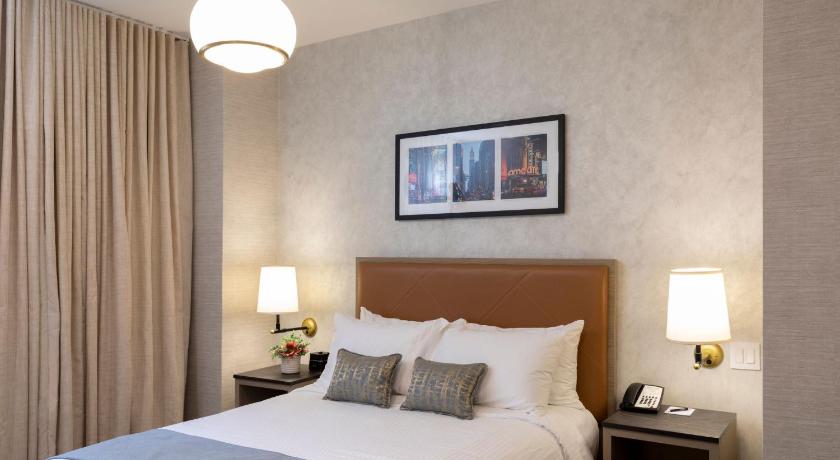 Image of Deluxe Queen Room 10