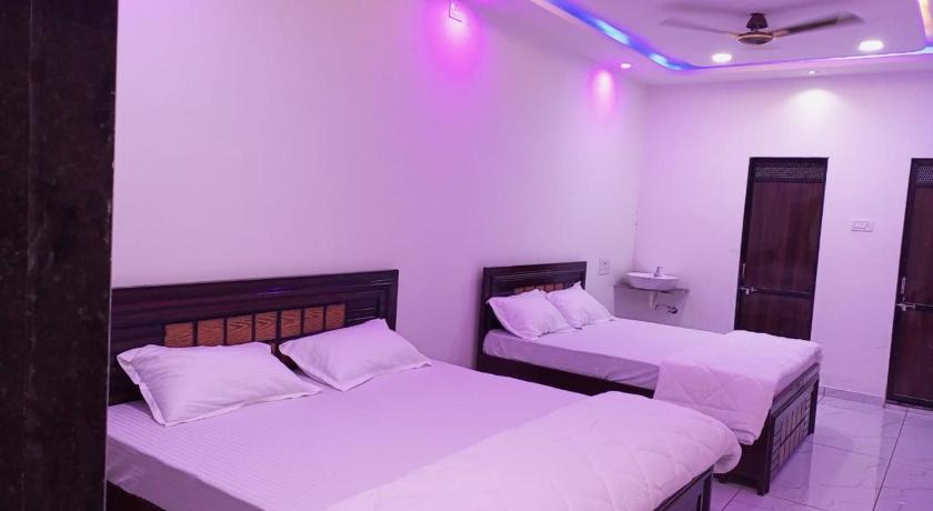 NEW SARDAR Home — Hotel in Ekta Nagar