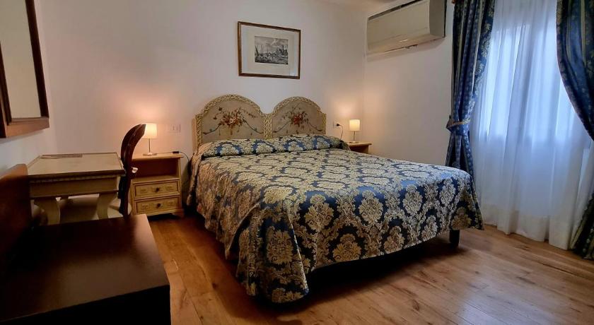 Szoba kétszemélyes ággyal vagy 2 külön ággyal (Double or Twin Room) fotója 1