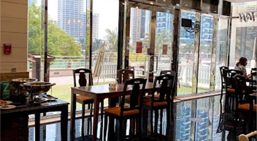 Cosmos Living Luxurious Studio Near Dubai Marina - image 3
