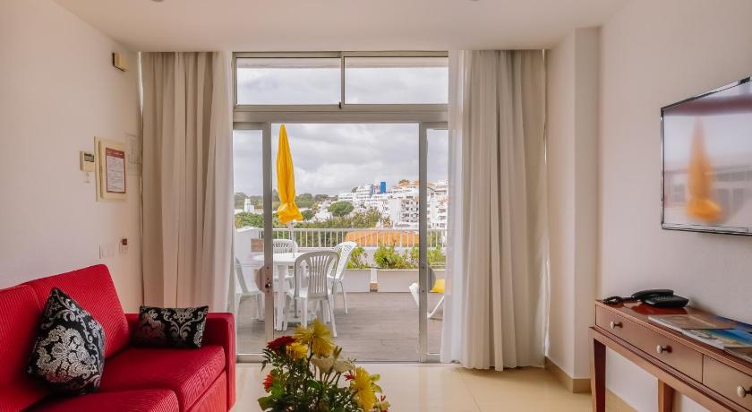 Image of 1-Bedroom Deluxe Sea or Pool View Apartment for 2 People 5