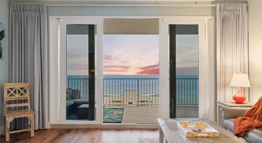 Image of Apartment with Sea View 3
