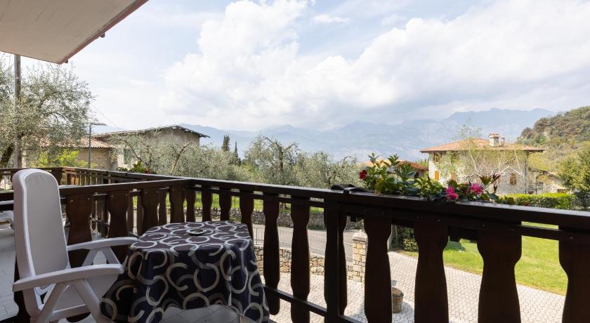 Image of Family Room with Garden View 1