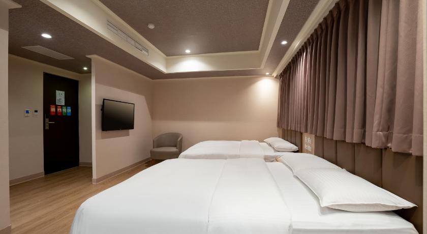 Image of Business Quadruple Room 7