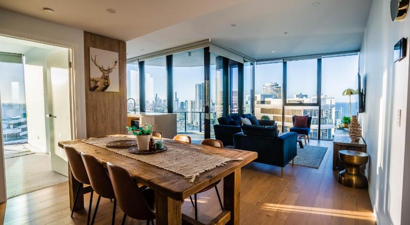 2 Bedroom Luxurious Family Apartment next to Pacific Fair - Broadbeach Gold Coast GC22 — Hotel in Gold Coast