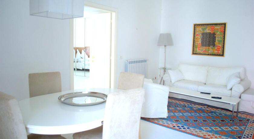 Image of Deluxe Suite 8