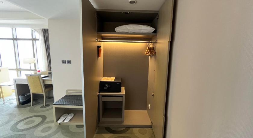 Image of Corner Double Room 7