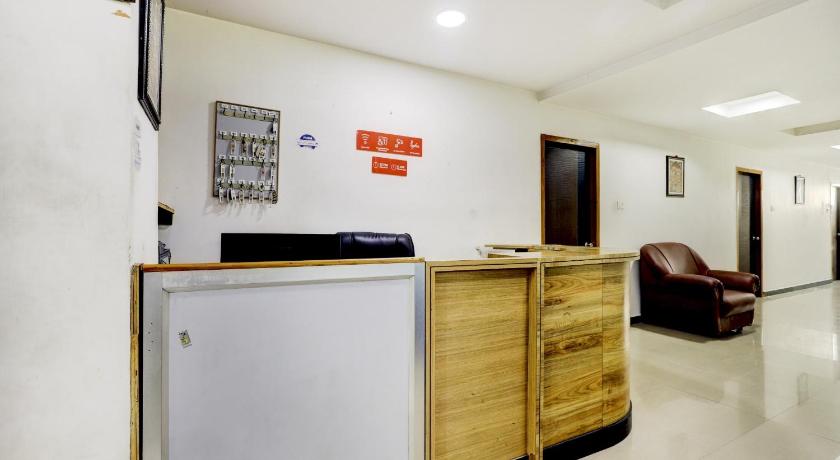 OYO 79065 Gold Residency photo