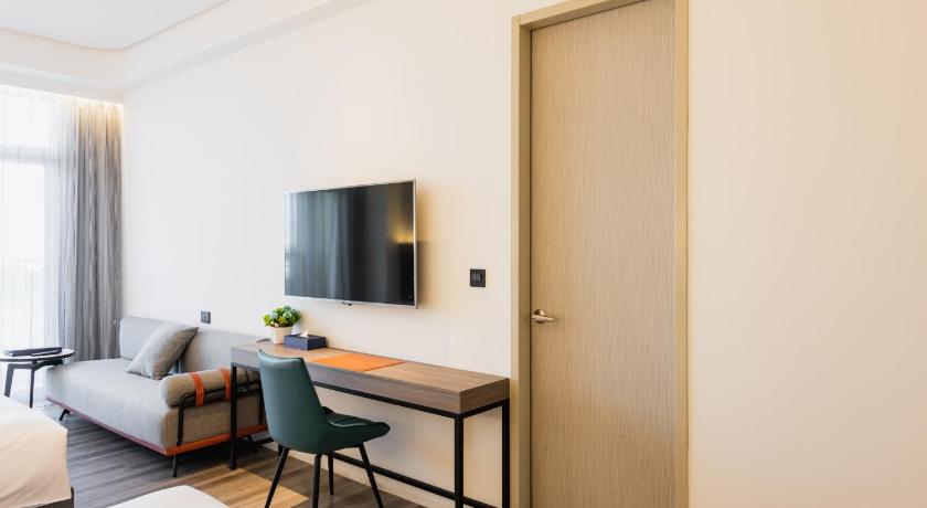 Image of Lake View Family Room 5