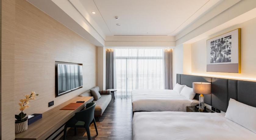 Image of Elegant Suite 0
