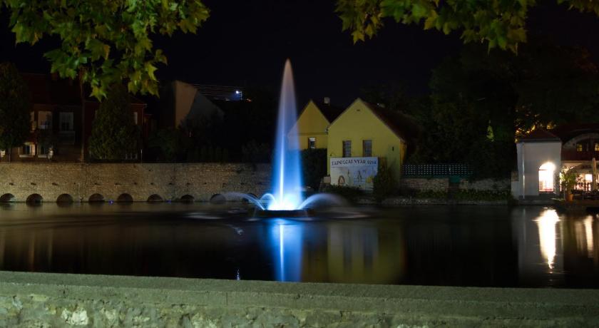 Topart Apartman photo