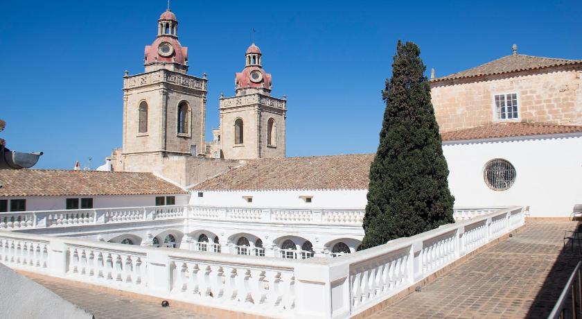 Grupoandria El Claustre de Ciutadella - HOSPEDERIA photo