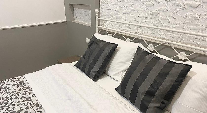 Image of Deluxe Double Room 9