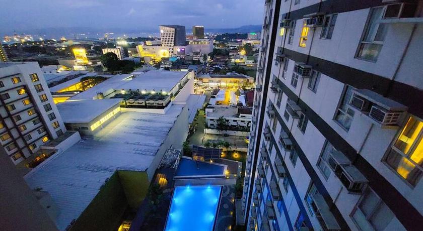 Centrio Tower w/ Netflix + WiFi - image 17