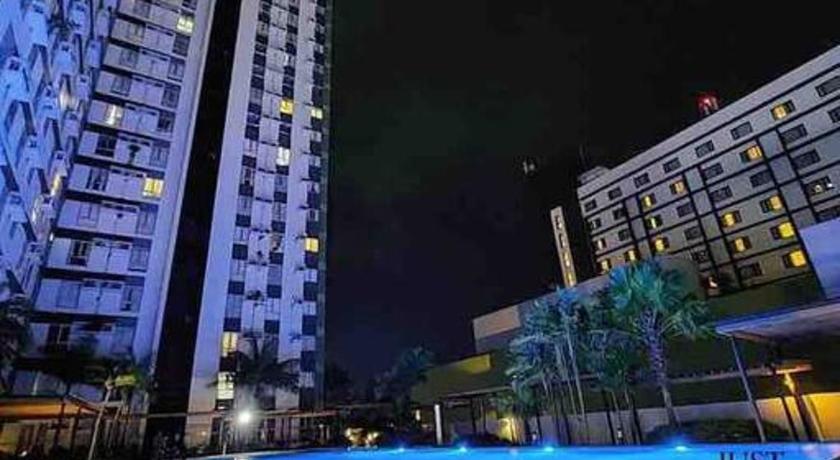 Centrio Tower w/ Netflix + WiFi - image 3