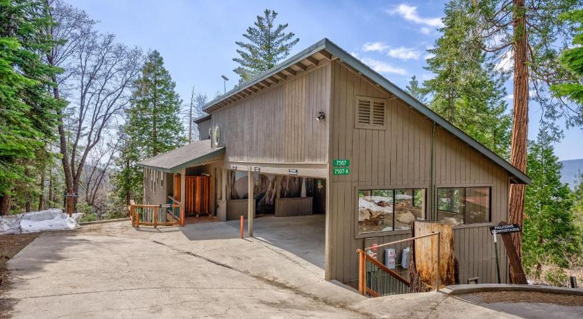 Falcons Nest (Downstairs) - 3BR/3BA Home — Hotel in Yosemite West (CA)