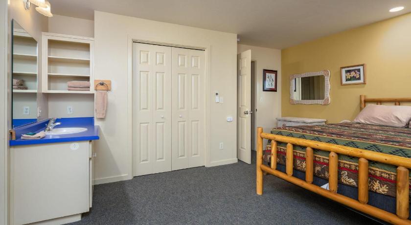 Falcons Nest (Downstairs) - 3BR/3BA Home photo