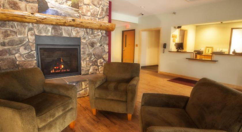 Junction Inn Suites &amp; Conference Center — Hotel in Babbitt