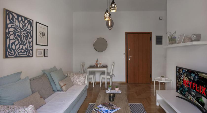 Beautiful Athenian apartment next to the center — Hotel in Athens