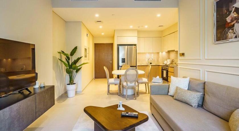 Sophisticated 2BR in Unbeatable Downtown Location