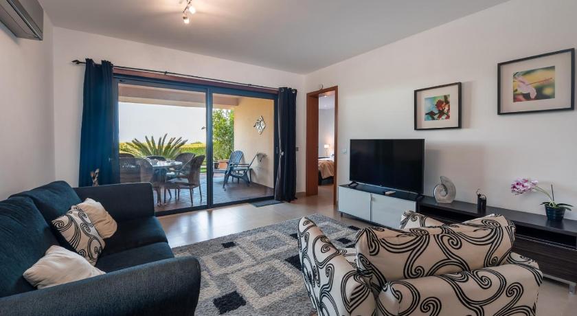 2 hálószobás apartman - medencével és kerttel (Two-Bedroom Apartment with Pool and Garden) fotója 0