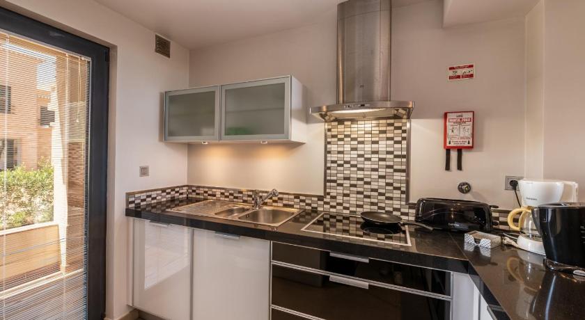 3 hálószobás apartman - medencével és kerttel (Three-Bedroom Apartment with Pool and Garden) fotója 1