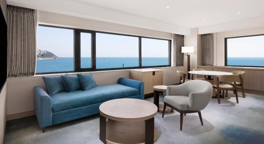 Image of Executive Beach Suite, Club lounge access, 1 Bedroom Suite, King, Haeundae Beach view 4