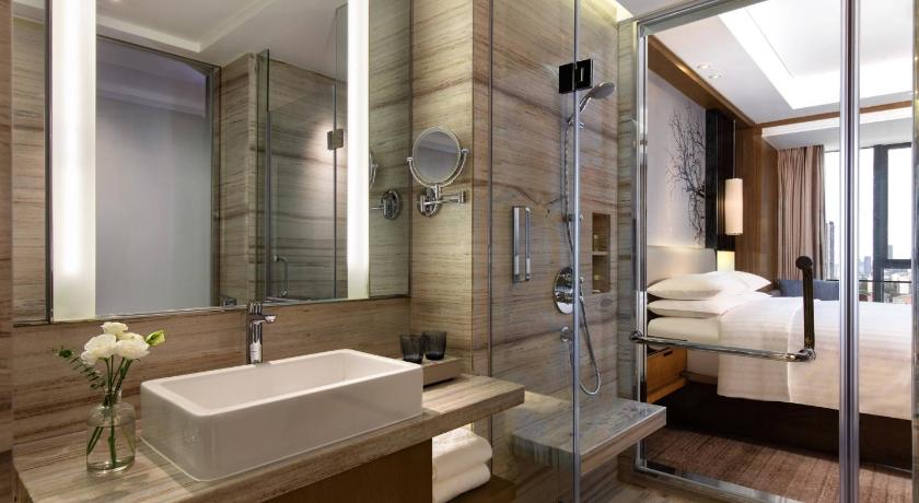 Image of Guest room, 1 King, City view, High floor 2