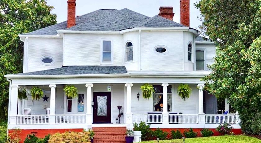 Simmons-Bond Inn Bed &amp; Breakfast — Hotel in Toccoa (GA)
