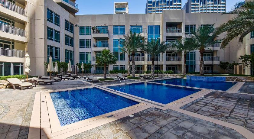Spacious 1BR Home in Downtown with full Burj View - image 11