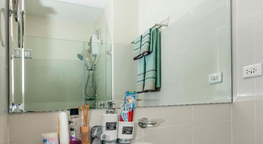 Image of One-Bedroom Apartment with Lake View 2