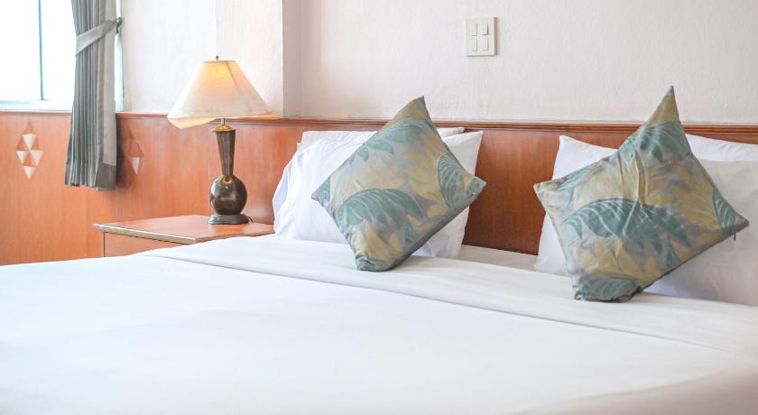 Image of Deluxe Double or Twin Room 5