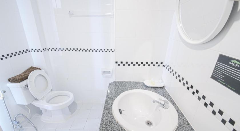 Image of Deluxe Double or Twin Room 9