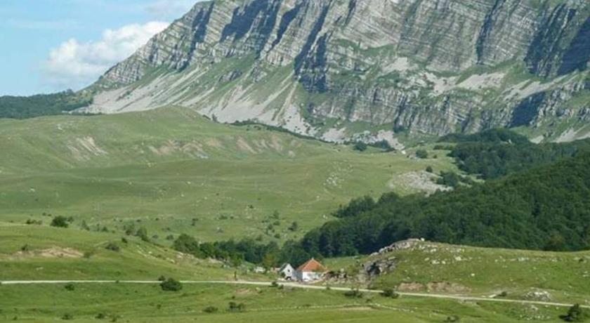 Cemerno Cottage