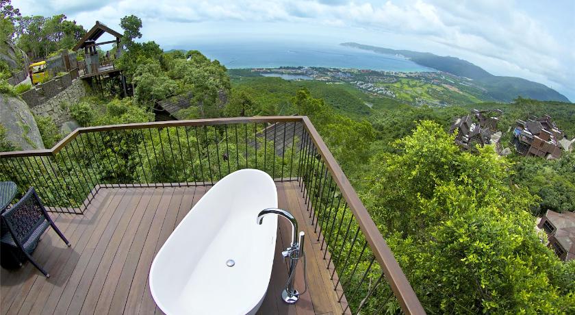 รูปของ(Double Bed or Twin Beds) Hilltop Full Sea View Villa – with Private Bathtub on Balcony 5