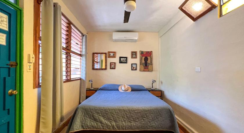 Image of Deluxe Double Room with Shared External Bathroom 1