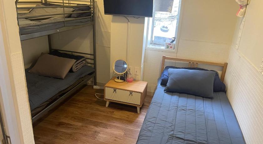 Image of Standard Twin Bed Private Bathroom 6