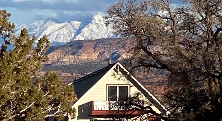 Sandcreek Cottage / Fabulous Views on Five Acres