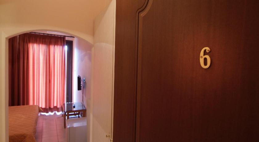 Hotel Varonos photo