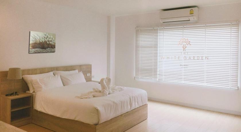 サラブリー The White Garden Premier Saraburi 3つ星 ホテル ロビー