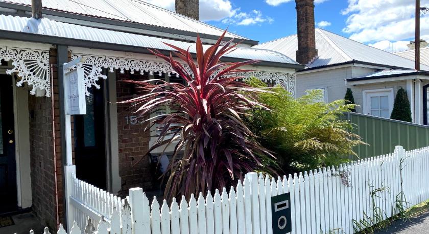 YSG The Edward Townhouse 153 - Walk To Town — Hotel in Orange