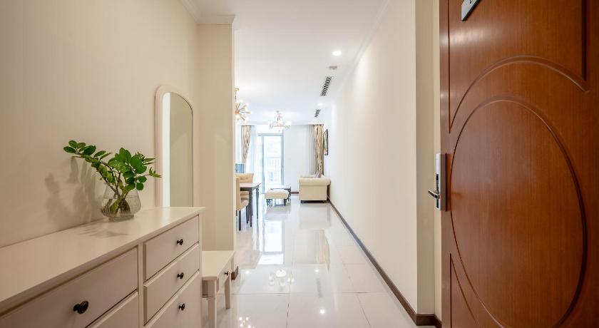 Vinhome Central Park - High Class Apartment photo