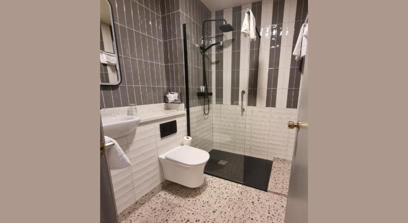 Image of Deluxe Double Room with Two Double Beds 2