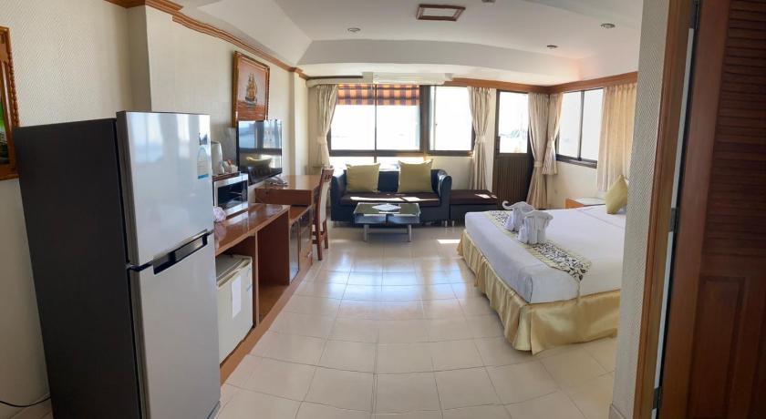 Image of Deluxe Double or Twin Room with Sea View 12