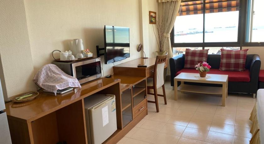 Image of Deluxe Double or Twin Room with Sea View 8