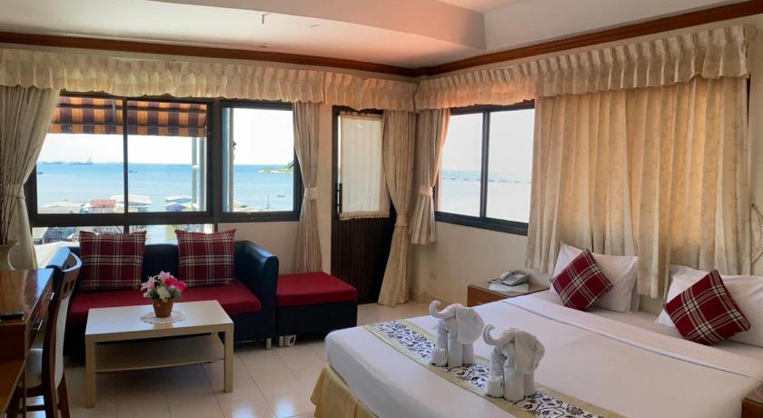 Image of Deluxe Double or Twin Room with Sea View 3