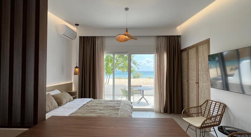 PentHouse & Apartments By The Sea Near Airport