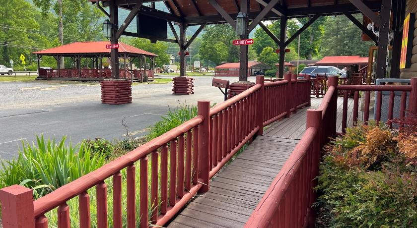 Smoky Falls Lodge — Hotel in Maggie Valley (NC)