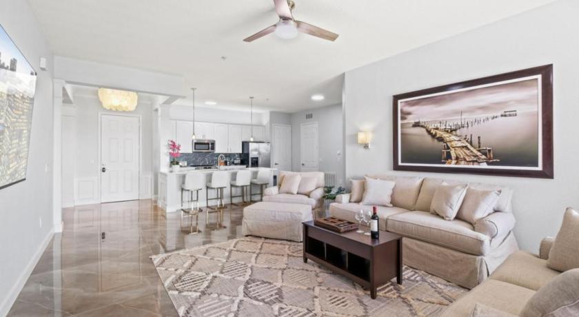 Luxury Lakeview Penthouse, Vista Cay Orlando 1025