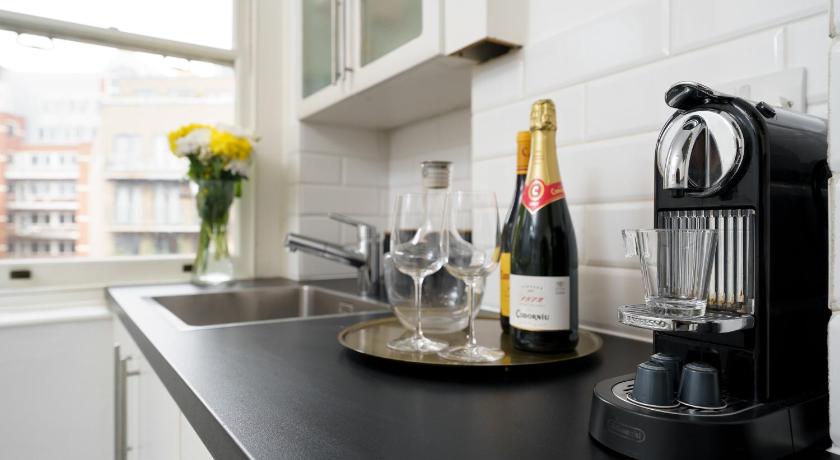 Huge & Central 3 Bedr, 4 Beds, Covent Gdn photo